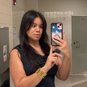 Meet your Posher, Mia